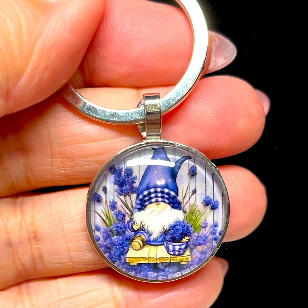 2/12 Cute gnome keychain -NWT